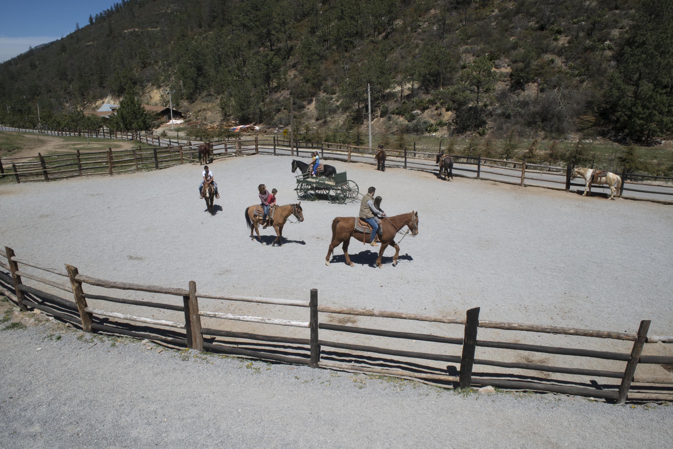 Hotel Bosques De Monterreal San Antonio de las Alazanas Zewnętrze zdjęcie