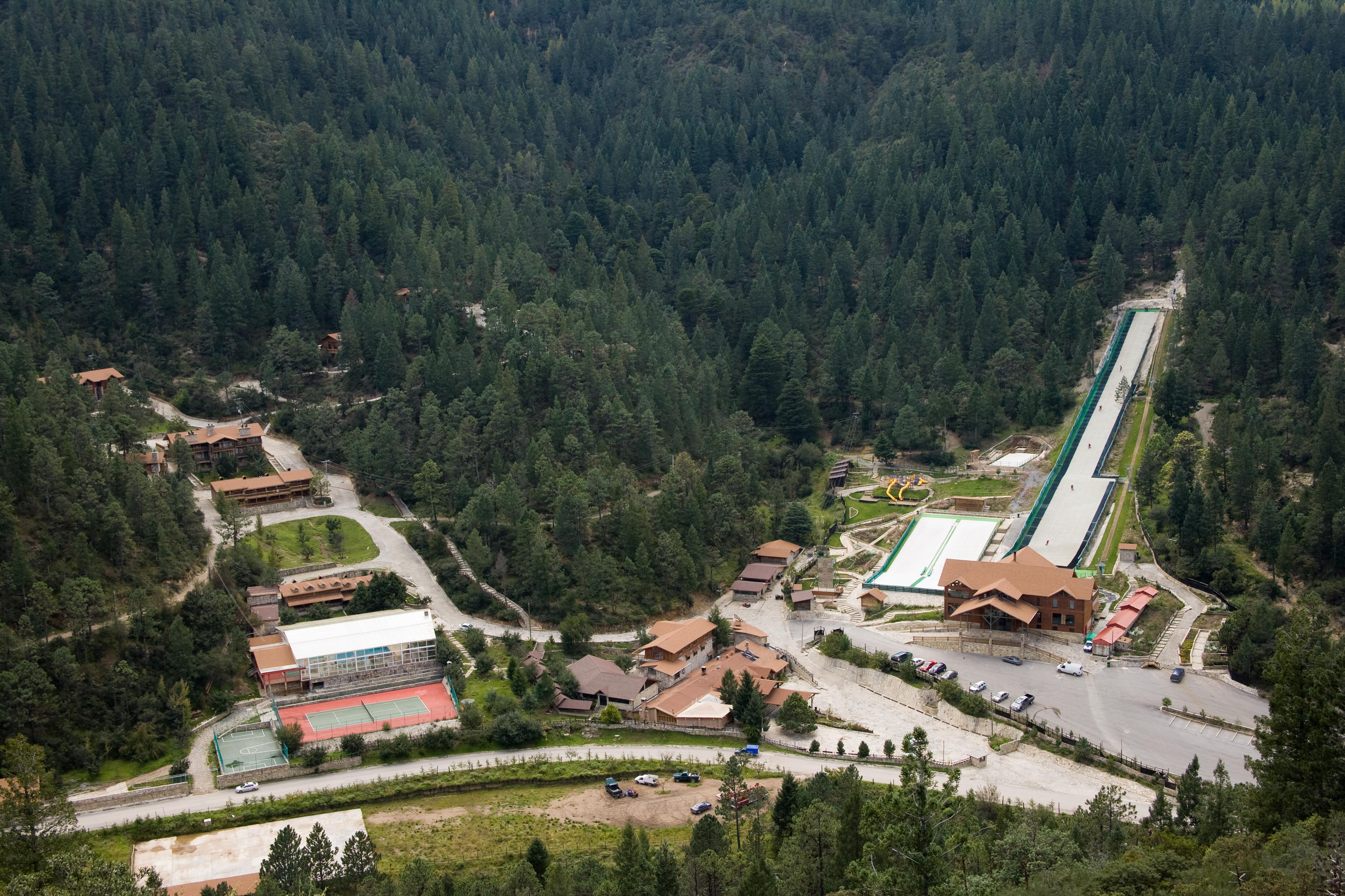 Hotel Bosques De Monterreal San Antonio de las Alazanas Zewnętrze zdjęcie